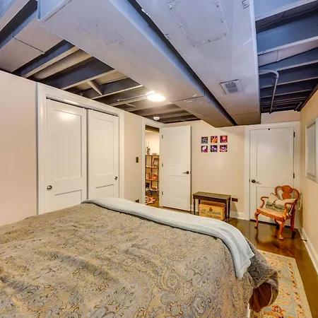Cozy Retreat Near Wrigley & Universities Apartment