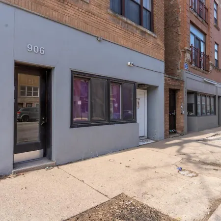 Flexhome Ukrainian Village • 2br • Convenient Walkability - Sleeps 6 Chicago