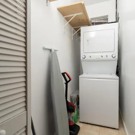 Apartment Flexhome Ukrainian Village • 2br • Convenient Walkability - Sleeps 6 *