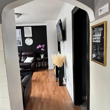 Cozy 3bd - Free Parking & Fast Wifi! Chicago