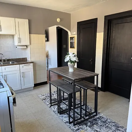 Apartment Cozy 3bd - Free Parking & Fast Wifi! *
