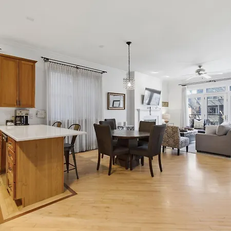 Apartment Heart Of East Village 2-bed 2-bath Peaceful Oasis
