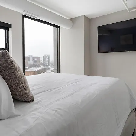 Landing Spectacular 2Bd Rooftop Lounge Chicago