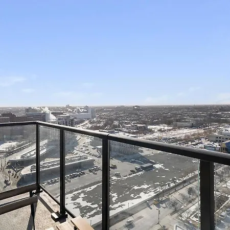 Landing Incredible 1bd Gym Pool Chicago