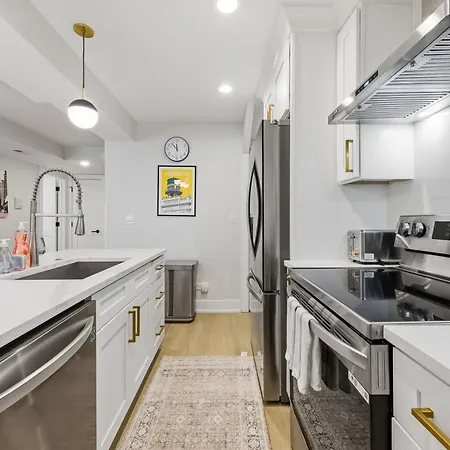 Newly Renovated 3br 2ba In Heart Of Andersonville Apartment