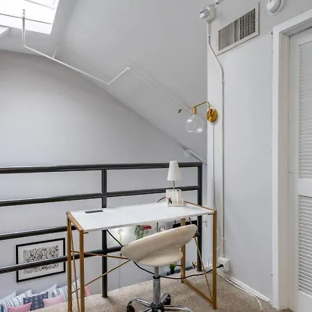 Spacious Downtown Penthouse Vintage, Gym & Balcony #3 Apartment