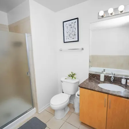 Apartment 29th Floor 2br Grant Park With Balcony, Gym Chicago