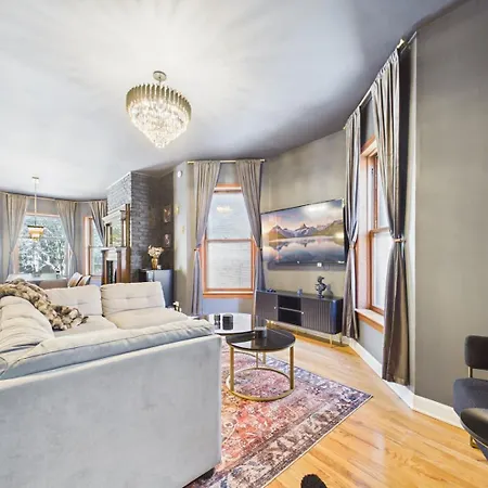 Apartment Luxury Wrigley Getaway 2br Parking Chicago