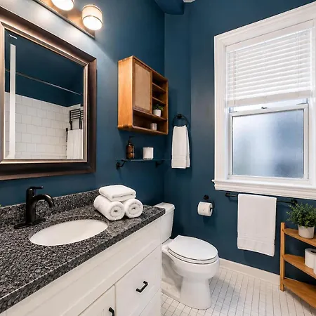 Spacious 3br Near Hyde Park Garage Pets Apartment *