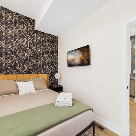 Modern Zen Retreat Mins From Downtown