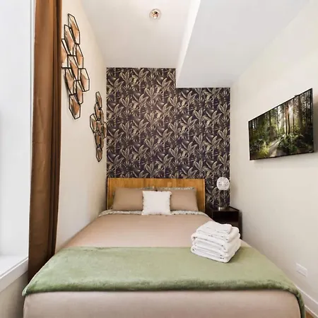 Modern Zen Retreat Mins From Downtown Apartment