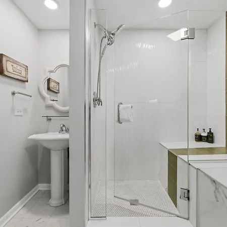 Ukrainian Village 2 Bd 2ba - Steps From Division * Chicago