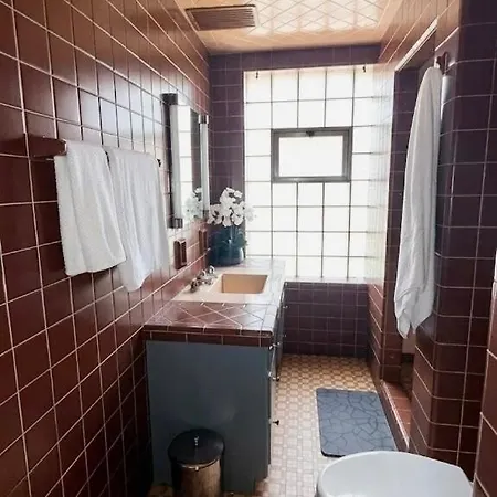 Steps To & Designer Lakefront With Free Parking Apartment Chicago