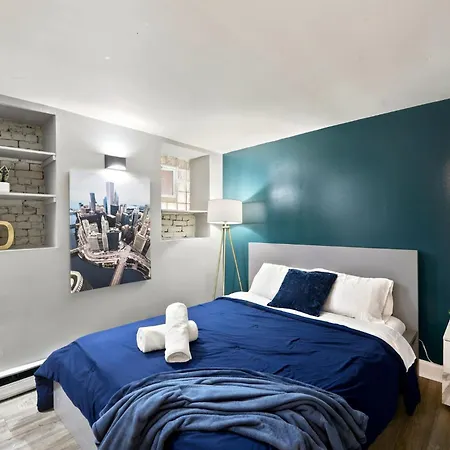 River West Retreat 2 Bedroom Garden Unit Apartment Chicago