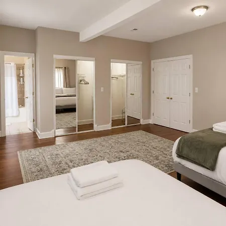 Mccormick Meetup - Prime Location - Sleeps 16 Apartment