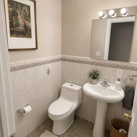Mccormick Meetup - Prime Location - Sleeps 16 Apartment