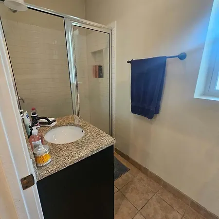 Apartment 2 Bedroom Unit In Uptown
