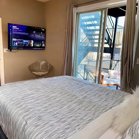 2br2b Of Chicago, Hyde Park, Woodlawn, Apartment *