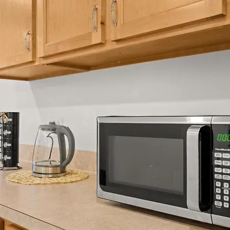 2br Garden In Lakeview Walk To Wrigley