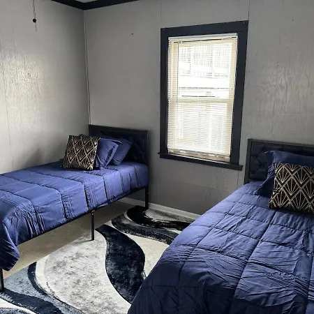Cozy 3bd - Free Parking & Fast Wifi! Apartment *