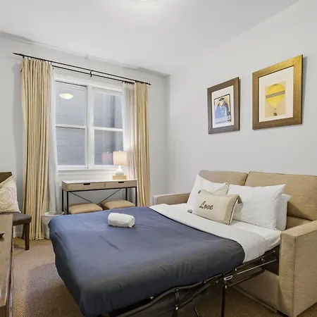 Apartment Heart Of East Village 2-bed 2-bath Peaceful Oasis Chicago