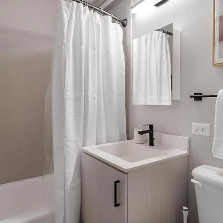 Landing Spectacular 2Bd Rooftop Lounge Chicago