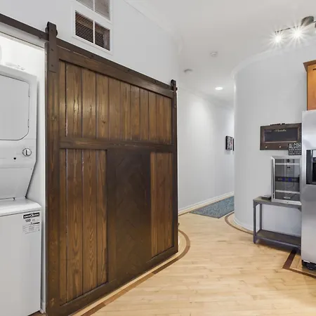 Heart Of East Village 2-bed 2-bath Peaceful Oasis * Chicago