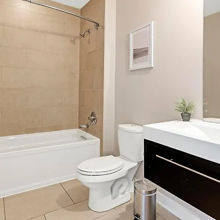 Landing Stylish 2bd Gym Rooftop Lounge Apartment