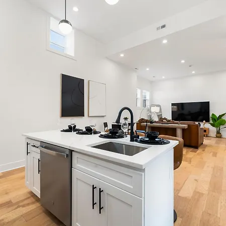 Vibrant West Town Perfect For Families Apartment