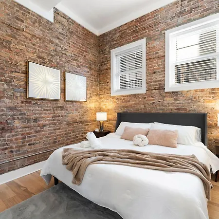 Vibrant West Town Perfect For Families