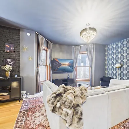 Luxury Wrigley Getaway 2br Parking Apartment *