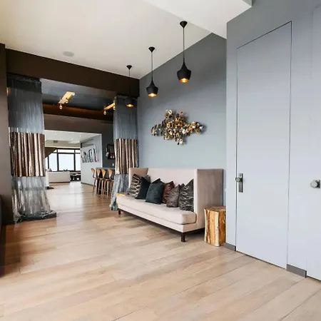 Apartment Expansive Views Of Michigan *