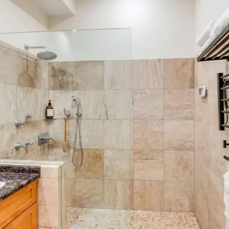 Spacious 3br Near Hyde Park Garage Pets Apartment *