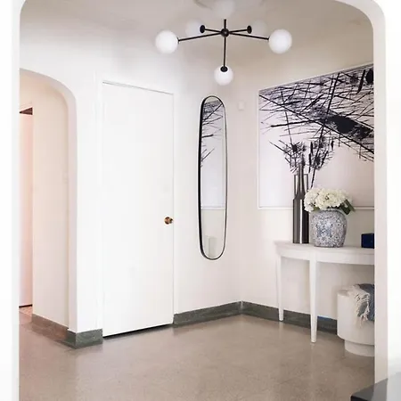 Steps To & Designer Lakefront With Free Parking *