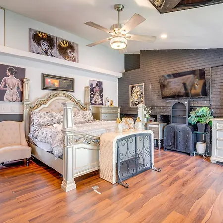 Apartment Walk To Stores & Parks! Stylish