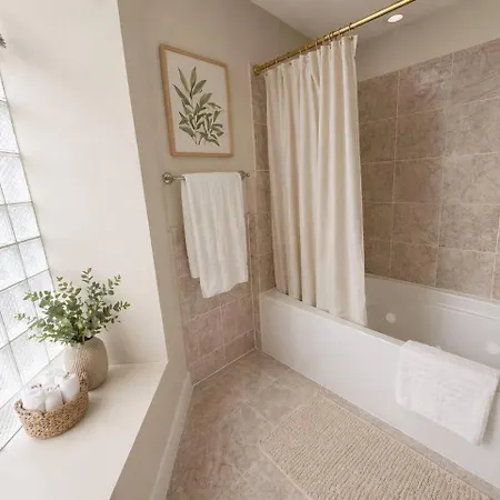 Mccormick Meetup - Prime Location - Sleeps 16 *
