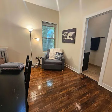 2 Bedroom Unit In Uptown Chicago
