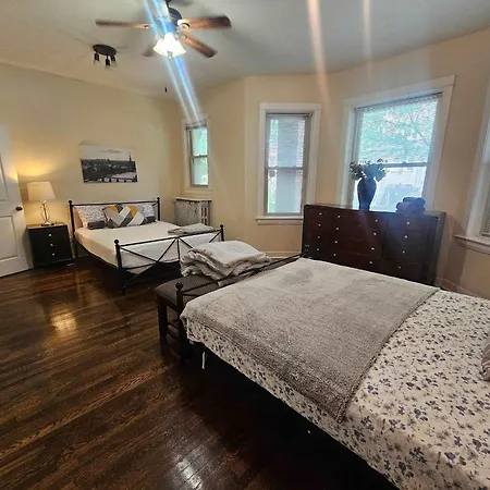Apartment 2 Bedroom Unit In Uptown *