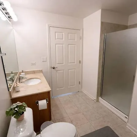 Modern 2br Skyline - 5 Min To Grant Park Apartment