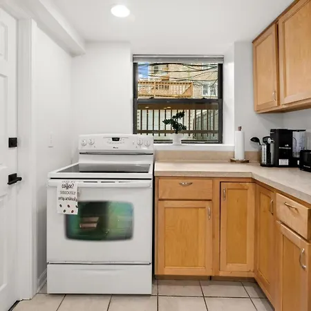 2br Garden In Lakeview Walk To Wrigley * Chicago