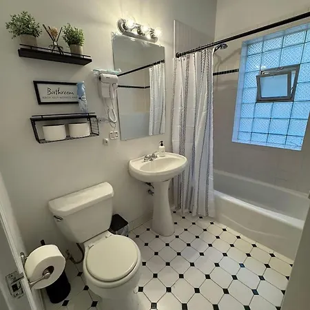 Walk To The • Private Office • 5br Apartment *