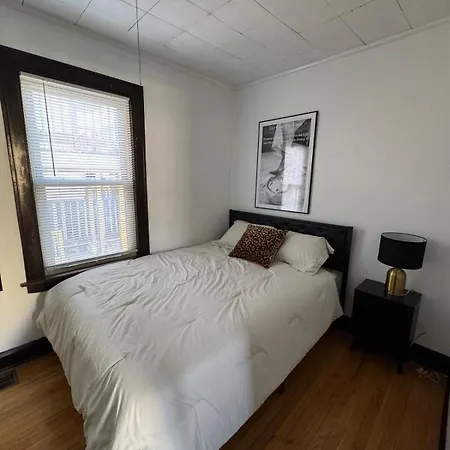 Cozy 3bd - Free Parking & Fast Wifi! Apartment Chicago