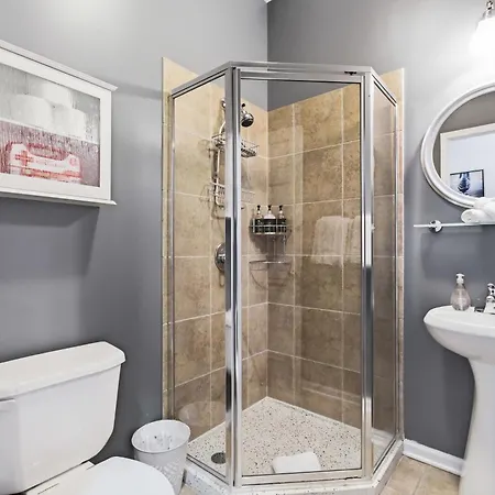 Apartment Heart Of East Village 2-bed 2-bath Peaceful Oasis Chicago