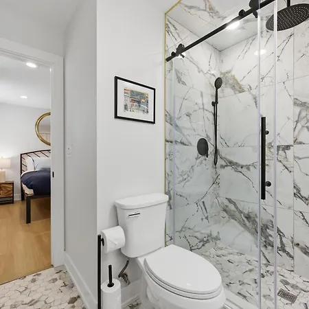 Newly Renovated 3br 2ba In Heart Of Andersonville Apartment *