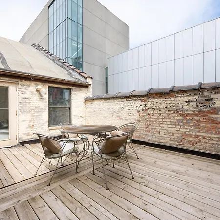 Vintage Downtown Penthouse, Gym & Balcony #6 Apartment *