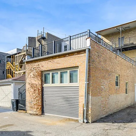 Walk To Blue Line: Sleek In Bucktown!