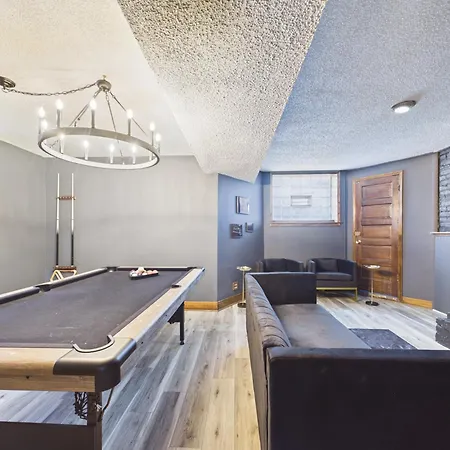The Dakin Estate 4br Art Deco Speakeasy Duplex * Chicago