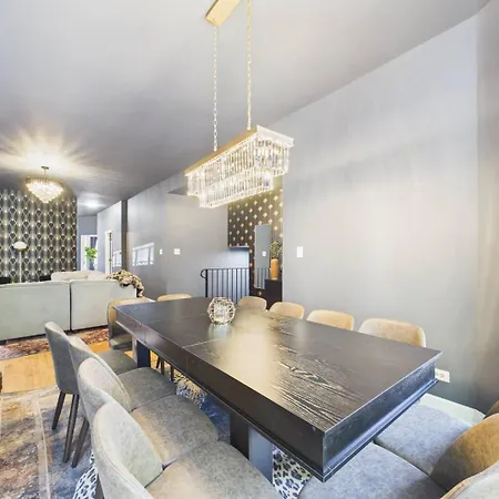 Wrigley Luxe 3br Free Parking Apartment