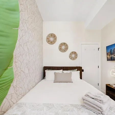 Apartment Modern Zen Retreat Mins From Downtown