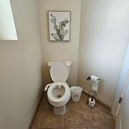 Apartment 2 Bedroom Unit In Uptown Chicago